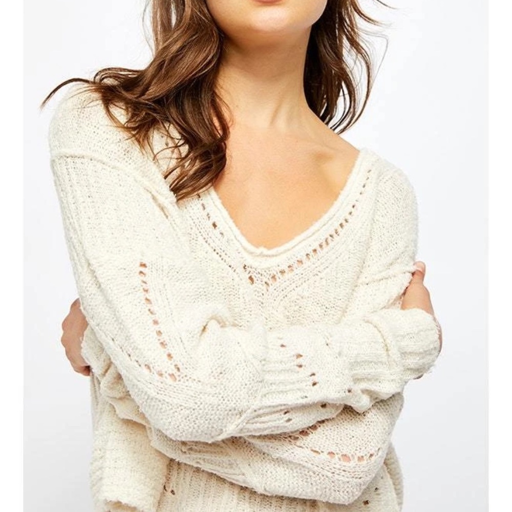 Free People Seashell V-Neck Cropped Sweater in Cream